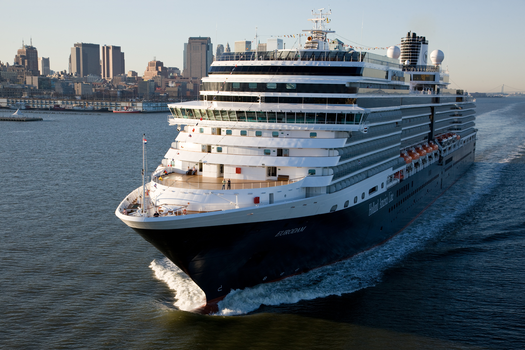 Høglund to retrofit third Holland America Line cruise vessel